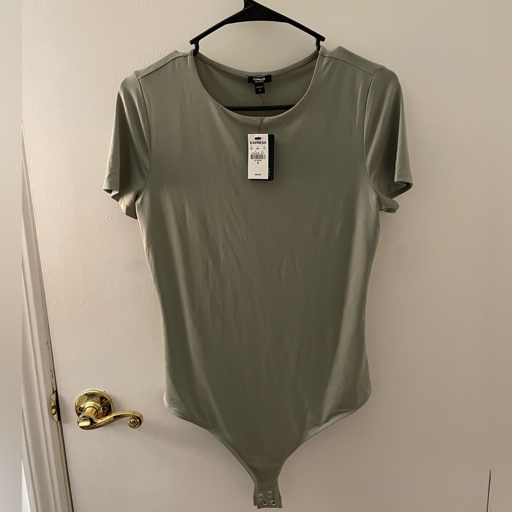 Express body contour short sleeve bodysuit size M